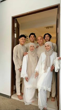 Dress Muslim Modern Lebaran, Inspirasi Outfit Lebaran, Malay Wedding Dress, Dress Muslim Modern, Nikah Outfit, Muslimah Wedding, Bride Dress Simple