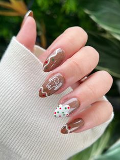 short christmas nails gingerbread Ginger Bread Nails Design, Gingerbread Nails, Nail Art Noel, December Nails, Red Christmas Nails, Alcohol Wipes, Winter Nails Acrylic, Christmas Nails Easy, Cute Christmas Nails