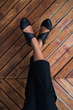 High Quality Style on Your Toes from Coclico in style fashion Category Sarah Black, Shoes And Socks, Mode Shoes, Mode Tips, European Shoes, Mary Jane Pumps, Crazy Shoes, Shoe Obsession, Mode Inspiration