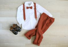 Burnt Rust Page Boy Linen Outfit Toddler Shirt Pants Bow - Etsy UK Burnt Orange Suspenders, Burnt Orange Ring Bearer Outfit, Fall Ring Bearer Outfit, Rust Themed Wedding, Rust Pants, Western Themed Wedding, Linen Outfit