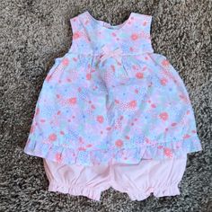 ***Nwot**** Carters Baby Girl Sweet Floral Open Back Top, With Matching Pink Ruffle Bottom Bloomers. Never Worn, Perfect Condition. Smoke Free Home Pink Floral Print Playwear Sets, Pink Floral Print Sets For Playwear, Baby Blue Pants, Winter Holiday Outfits, Babies Outfits, Baby Clothes Sizes, One Piece Shirt, Summer Shorts Outfits, Open Back Top