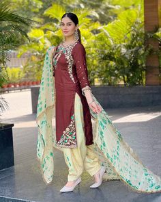 Bridal Suits Punjabi, Punjabi Salwar, Hania Amir, Punjabi Salwar Suits, Suits Design, Punjabi Suit, Embroidery Suits Design, All 50 States, Cute Quotes For Friends