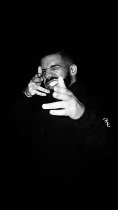 Black And White Aesthetic Celebrities, Black Drake Wallpaper, Drake Black Wallpaper, Old Drake Aesthetic, Drake Homescreen, Drake Snapchat, Drake Black And White, Grey Homescreen