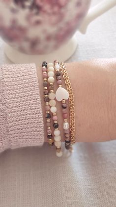 Alternative Jewelry, Handmade Jewelry Bracelets, Diy Bracelet Designs, Beads Bracelet Design, Handmade Jewelry Tutorials, Jewelry Accessories Ideas, Handmade Fashion Jewelry, Beaded Bracelets Diy