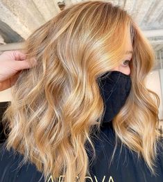 Different Shades Of Strawberry Blonde, Golden Copper Blonde Hair, Light Strawberry Blonde Hair Balayage, Blonde With Copper Highlights, Blonde With Strawberry Blonde Highlights, Medium Golden Blonde Hair, Blonde Hair With Copper Highlights, Light Copper Brown Hair, Golden Strawberry Blonde