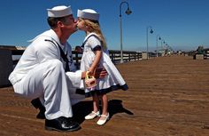 So lovely. Navy Family Pictures, Navy Soldier, Sailor Princess, Military Pride, Awkward Family Photos, Navy Life, Fathers Day Photo, Navy Wife, American Military