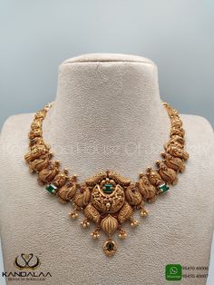 Necklace Set Indian Bridal Jewelry, Pretty Gold Necklaces, Gold Ideas, Unique Gold Jewelry Designs, Wedding Jewelry Sets Bridal Jewellery, Temple Jewelry Necklace, Neck Pieces Jewelry, Antique Necklaces Design, Gold Jewelry Outfits