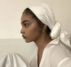 Sharon Alexie, Christian Veils, Scarf Aesthetic, Hijab Turban Style, Headwrap Hairstyles, Earthy Style, Head Wrap Styles, Hair Scarf Styles, Mode Turban