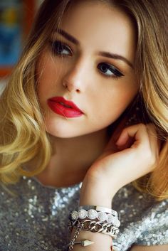 love a bold red lip Holiday Makeup, Olivia Palermo, Red Lipstick, 인물 사진, Gigi Hadid, All Things Beauty, Beautiful Makeup, Beauty Inspiration, Red Lips