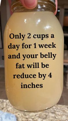 Try this detox drink recipe to lose weight extremely fast Breakfast Drinks, Fat Burning Juice, Detox Juice Recipes, Detox Drinks Recipes, Juice Recipes