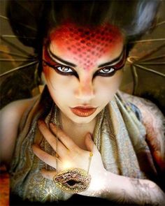 😈 Maquillaje Diablesa - Maquillajes de mujer diablo colorado Extreme Make-up, Carnaval Make-up, Dragon Makeup, Fantasy Make-up, Make Up Designs, Special Fx Makeup, Dragon Costume