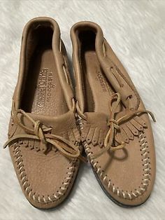 Minnie Tonka Light Brown Leather Slip-On Moccasin Shoes for Women, Size 7 US | eBay Moccasin Shoes, Moccasins Women, Minnetonka Moccasins, Light Brown Leather, Moccasins Shoes, Bow Shoes, Tory Burch Flats, Leather Fringe, Suede Shoes