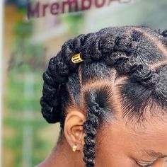 4,299 likes, 28 comments - mremboasilia_hairclinic on July 2, 2022: "Je unajiuliza ni wapi utaweza hudumia nywele yako na kutoka na muonekano bomba kabisa?  -Tuna styles tofautitofauti  za nywele asili, nywele fupi, nywele ya dawa na tunakushauri mtindo salama utakaokupendeza bila kuharibu nywele yako.  -Tunatoa ushauri wa matunzo ya nywele bure na kukuelekeza bidhaa  bora kuendana na aina ya nywele au changamoto unayoipata katika utunzaji wa nywele.  -Karibu kwa huduma ya bidhaa @... Natural Hair Stylists, Protective Hairstyles For Natural Hair, Bella Hair, Braided Cornrow Hairstyles, Dyed Natural Hair, Natural Hair Styles Easy, Natural Hair Updo, Natural Hair Inspiration