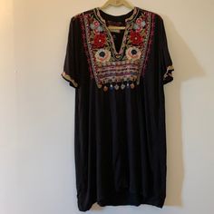 Beautiful Embroidered Short Sleeve Soft V-Neck Dress. Perfect To Dress Up Or Casual. Embroidered V-neck Dress, Casual Multicolor Embroidered V-neck Dress, Casual V-neck Dress With Embroidered Neckline, Casual Embroidered V-neck Dress, Traditional V-neck Floral Embroidered Dress, Casual V-neck Dress With Multicolor Embroidery, V-neck Dress With Multicolor Embroidery, Casual V-neck Embroidered Dress, Multicolor Embroidered V-neck Dress For Festivals