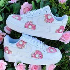 Nike Rosa, Aesthetic Skateboard, Wallpaper Nike, Fire Shoes, Pink Donut, Nike Vans, Nike Shoes Girls