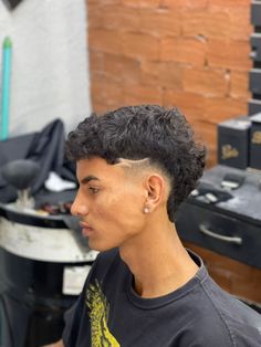 Drop Fade Design, Corte Freestyle, Fade Haircut Designs, Fade Haircut Curly Hair, Taper Fade Curly Hair, Short Fade Haircut, Low Fade Haircut