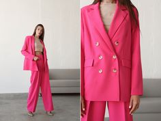 This fuchsia pink casual blazer and palazzo pant suit is a bold and fashionable choice for any woman who wants to make a statement.  The masculine-cut blazer and wide-leg Palazzo pants create a comfortable and loose-fit two-piece suit that is both stylish and practical. Material: 50% viscose, 45% polyester, 5% elastane COLOURS: Hot Pink, White, Beige, Black, Dark Blue WE OFFER TO UNPACK SUIT IN DIFFERENT SIZES Blaze and Pants (see the Variations) SIZES-LENGTH: XS size: Blazer-65cm, Sleeves-60cm, Pants-108cm S size: Blazer-67cm, Sleeves-61cm, Pants-109cm M size: Blazer-69cm, Sleeves-62cm, Pants-111cm L size: Blazer-71cm, Sleeves-63cm, Pants-112cm We can customize bigger/smaller size/ length for you as well. Model on the Foto 171cm-67,3'', S size PRODUCT CARE - Proffesional Dry Clean Feel Fr Pink Summer Office Sets, Pink Office Sets For Summer, Summer Office Pink Blazer, Pink Summer Office Blazer, Trendy Pink Workwear Sets, Trendy Wide Leg Workwear Set, Trendy Wide Leg Sets For Workwear, Elegant Pink Wide Leg Sets, Pink Spring Workwear Sets