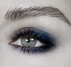 Gray And Blue Eyeshadow, Blue Gray Smokey Eye, Smokey Makeup Blue Eyes, Grunge Makeup For Blue Eyes, Blue Grunge Makeup, Dark Blue Eyeshadow Looks, Smokey Eye With Blue, Blue And Black Eyeshadow, Blue And Black Makeup