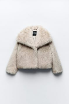 https://www.zara.com/us/en/short-faux-fur-jacket-p04360240.html?v1=271140183 Zara Faux Fur Coat, Short Faux Fur Jacket, Mode Zara, Fluffy Jacket, Zara Jacket, Zara Shorts, Fox Fur Coat, Winter Jackets Women