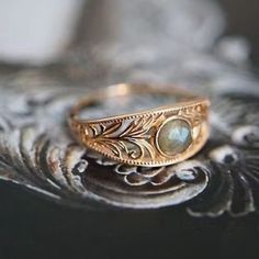 Labradorite Engagement Ring, Old Rings, Style Goals, Yeah Yeah, Engagement Ring Vintage, Antique Ring, Professional Jewelry