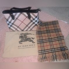 Scarf There's Some Sign Of Usage Burberry London Total Length: Approx. 174cm (Excluding Fringe) Width: Approx. 31cm Fringe: Approx. 6cm X 2 Burberry Check Made In England Nova Check Burberry's Popular Pattern, Check X Camel Scarf. Made Of 100% Lambswool, It Is Resistant To Fuzzing And Is A Classic Item That Never Goes Out Of Style. Highly Recommended For This Season. I Brought It Home When I Cleaned Out My Parents' House. At First Glance, It Looks Like A Beautiful Item, Burberry Scarf, Burberry London, Me Clean, Scarfs, Out Of Style, Camel, Burberry, Going Out, England