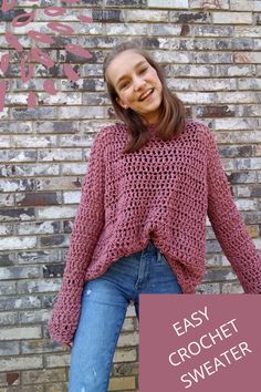 a woman standing in front of a brick wall with the words easy crochet sweater