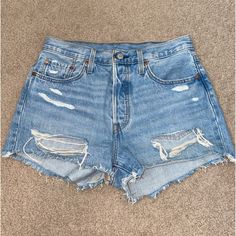 High Rise 501 Blue Jean Shorts -5 Buttons(All There) -5pockets -Great Condition Basically Brand New(Didn't Fit Me) Baby Ferrets, Fire Clothes, Jean Short Outfits, Ripped Jean Shorts, Vacay Outfits, Outfit Inspo Casual, Blue Jean Shorts, Jeans For Short Women, Cute Jeans