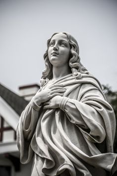 a statue of jesus in front of a church