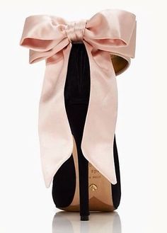 Kate Spade Bow Heels, Fabulous Shoes, Shoe Closet, Crazy Shoes, Dream Shoes, Shoe Obsession, Shoe Lover, Styling Tips, Heel Shoes