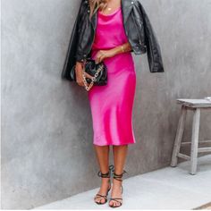 Brand New Skirt! Amazing Color Casual Midi Skirt For Night Out, Casual Midi Length Skirt For Night Out, Casual Mini Skirt For Going Out, Pink Midi Skirt Outfit, Pink Skirt Outfits, Total Girl, Pink Midi Skirt, Midi Skirt Outfit, Vici Collection