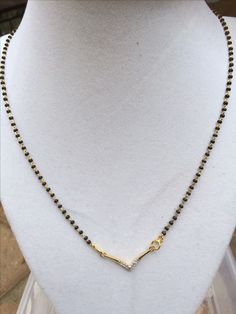 Mangal Sutra, Unique Gold Jewelry Designs, Black Beads Mangalsutra Design, New Gold Jewellery Designs, Modern Gold Jewelry, Gold Mangalsutra Designs, Gold Necklace Indian Bridal Jewelry, Gold Bridal Jewellery Sets, Jewelry Set Design