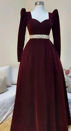 Velvet Dress Designs Gowns, Stylish Party Dresses Classy, Party Wear Gowns, Long Gown Design, Velvet Dress Designs, Stylish Short Dresses, Women Dresses Classy, Fancy Dresses Long, Trendy Dress Outfits