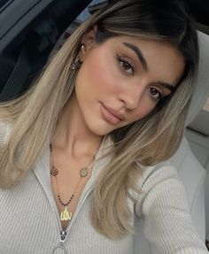 Olive Skin Blonde Hair, Yellow Blonde Hair, Trendy We Fryzurach, Hair Tint, Light Blonde Hair, Edgy Short Hair, Blonde Hair Inspiration, Light Hair Color