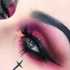 Emo Eyeshadow, Vampire Beauty, Maquillaje Aesthetic, Glasses Makeup, Heavy Makeup, Halloween Makeup Inspiration, Halloween Tattoo, Alternative Makeup, Emo Makeup