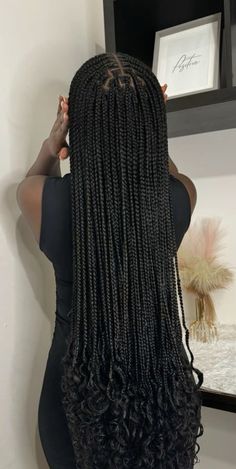 Cute Braided Hairstyles Box Braids, Small Knot Less Boho Braids Hairstyles, Knotless Braids Back Length, Braids For Black Hair With Curls, Long Black Braids With Curls At The End, Semi Medium Knotless Braids, Long Braids For Black Women With Curls, Long Black Braids With Curls, Small Knotless Braids With Curls At The End