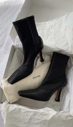 Celine Boots, Mode Ulzzang, Mode Shoes, Fashion Shoes Heels, Estilo Preppy, Aesthetic Shoes, Pretty Shoes, Mode Inspiration