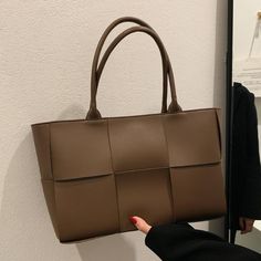 Brand Name: RemielShape: Casual TotePlace Of Origin: ZHE JIANG ?ProvinceHandbags Type: Shoulder BagsTypes of bags: Shoulder HandbagsOrigin: CN(Origin)Main Material: PUClosure Type: No zipperHardness: HARDStyle: CasualModel Number: 1Lining Material: PolyesterOccasion: VersatileGender: WOMENPattern Type: KnittingInterior: Interior Zipper PocketItem Type: Handbags Purple Backpack, Small Laptop, Womens Designer Handbags, Woven Tote Bag, Designer Handbag, Tote Bag Leather, Shoulder Messenger Bag, Types Of Bag, Woven Bag