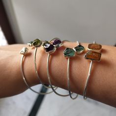 𝑯𝒂𝒏𝒅𝒎𝒂𝒅𝒆 𝒂𝒏𝒅 𝑴𝒊𝒏𝒊𝒎𝒂𝒍: Elevate your style and embrace the healing properties of nature with our exquisite collection of Raw Gemstone Bangle Bracelets. Handcrafted with love and care, these 925 silver bracelets are not only visually stunning but also carry the unique energy of each raw gemstone. 💜Raw Amethyst brings tranquility and spiritual awareness. 💚Raw Green Kyanite fosters a deep connection with nature and encourages a sense of balance and harmony.  🧡Raw Orange Kyanite i Bracelets For Mom, Orange Kyanite, Gemstone Bangle Bracelets, Green Kyanite, Gemstone Bangle, Crystal Bangle, Raw Amethyst, Deep Connection, Bangles Bracelets