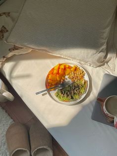 avocado on toast, peach, breakfast, aesthetic, room, cozy, fall, mornings, motivation, healthy, clean girl, aesthetic Peach Breakfast, Avocado On Toast, Breakfast Aesthetic, Morning Aesthetic, Room Cozy, Clean Girl Aesthetic, On Toast, How To Wake Up Early, Clean Girl