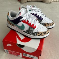 Like Brand New, Only Worn A Couple Times Size 6 Come With Org Box And Extra Black Laces Style Sneakers Woman, Safari Dunks, Outfits With Nike Dunks, Stylish Sneakers Women, Shoe Wishlist, Swag Shoes, Wedge Sneakers, Women's Sneakers, Black Laces