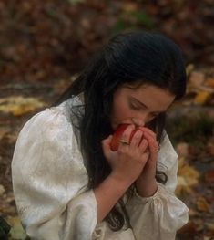 Snow White Aesthetic Disney, Snow White Aesthetic, Faceless Pics, Aesthetic Disney, Female Rage, Princess Fairytale, Portrait References, By Any Means Necessary, Romanticizing Life