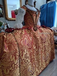 Luxurious, opulent, the pinnacle of 18th century dress, the court dress dedicated to queens and princesses of "blood". Made of red and gold brocade fabric, it has a 4-meter train and lace inserts and antique braids. It is a faithful reproduction made with high quality materials and criteria. Italian size 42/44 Victorian Brocade Dress With Historical Design, Traditional Baroque Costume Dress, Traditional Baroque Dress For Costume Party, Red Historical Costume Dress, Red Festival Costume Dresses, Versailles Fashion, Marie Antoinette Dress, Gold Brocade Fabric, Queen Marie Antoinette