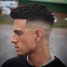 Men Fade Haircut Short, High Fade Haircut, Low Skin Fade, Low Fade Haircut, Haircut Inspo, Boys Hair, Mens Fade, Oval Face Hairstyles, Faded Hair