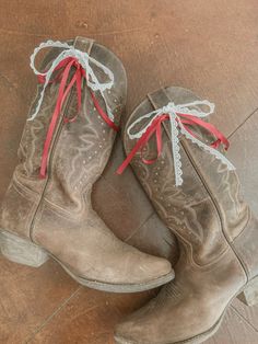 Cute maroon Aggie gameday cowboy boot inspo Cowboy Boots Gameday Outfit, Ribbon On Cowboy Boot, Cowboy Boots With Ribbon, Western Hoco Outfit, Line Dancing Outfits, Western Hoco, Western Quince