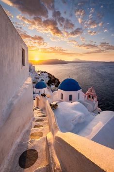 #greece #greecevacation #santorini #mykonos #greeceaesthetics #greecetravel #travel Oia Santorini Greece, Oia Santorini, Foto Tips, Santorini Greece, Vacation Places