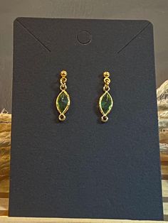 Small gold earrings with green or amber glass beads in a vintage style, discreet, chic. These little earrings came from a broken bracelet. Vintage Gold Earrings For May Birthstone, Classic Gold Emerald Earrings, Gold Dangle Earrings With May Birthstone, Gold May Birthstone Dangle Earrings, Gold Dangle Earrings For May Birthstone, Elegant Green Nickel-free Clip-on Earrings, Dainty Green Teardrop Earrings, Gold Teardrop Earrings With Emerald, Small Gold Earrings