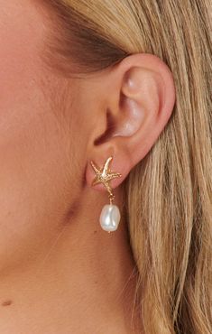 Check out Faithy Jewels Seaside Earrings ~ Gold/Pearl. Get $10 off + free shipping with Club Mumu.