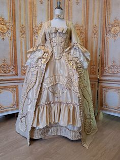 1700s Dresses, Queen Marie Antoinette, Period Dresses, Divine Fashion, Marie Antoinette Costume, 18th Century Dresses, 1700 Fashion, Rococo Dress, Historical Gowns