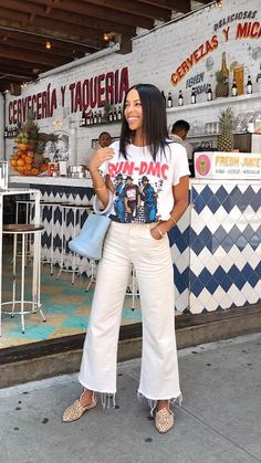 Band Tee Outfits, Michelada, Graphic Tee Outfits, Cool Graphic Tees, Brunch Outfit, Fashion Weeks, Tshirt Outfits, Tee Outfit, Outfit Combinations