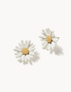 You will feel fresh as a daisy this spring wearing our Daisy Stud Earrings. These flower earring studs make the perfect complement to your spring style. Fresh As A Daisy, Gold Bar Earrings, Daisy Studs, Asymmetrical Earrings, Flower Earring, Simple Stud Earrings, Stud Style, Daisy Earrings, White Daisy